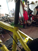 Load image into Gallery viewer, Dazzz MTB Medium (2nd Hand)