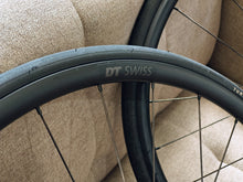 Load image into Gallery viewer, DTSWISS Wheelset WH-DT R470 DISC HG pair (2nd hand)