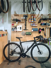 Load image into Gallery viewer, Specialized Roubaix Comp SRAM Rival eTap AXS w/ Roval Alpinist CLII Carbon Wheels (2nd Hand)