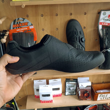 Load image into Gallery viewer, Shimano RC3 size EU 45 / US 10.5 / CM 28.5 (2nd hand)