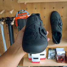 Load image into Gallery viewer, Shimano RC3 size EU 45 / US 10.5 / CM 28.5 (2nd hand)
