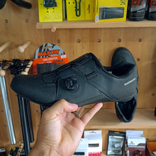 Load image into Gallery viewer, Shimano RC3 size EU 45 / US 10.5 / CM 28.5 (2nd hand)