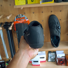 Load image into Gallery viewer, Shimano RC3 size EU 45 / US 10.5 / CM 28.5 (2nd hand)