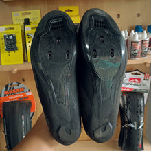 Load image into Gallery viewer, Shimano RC3 size EU 45 / US 10.5 / CM 28.5 (2nd hand)