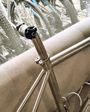 Load image into Gallery viewer, Van Nicholas Skeiron Titanium Road Disc Frame w/ Black Inc. Handlebar size 54 (2nd hand)