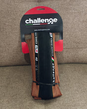 Load image into Gallery viewer, Challenge Tires Strada Bianca 700x40 (Tubeless ready)