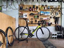 Load image into Gallery viewer, Giant Propel Advanced Pro 2 Medium/Large and extra wheelset (2nd Hand)