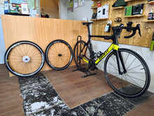 Load image into Gallery viewer, Giant Propel Advanced Pro 2 Medium/Large and extra wheelset (2nd Hand)