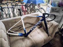 Load image into Gallery viewer, CANYON Inflite CF SL7 Frameset size S with FARSPORTS Handlebar (Second hand)