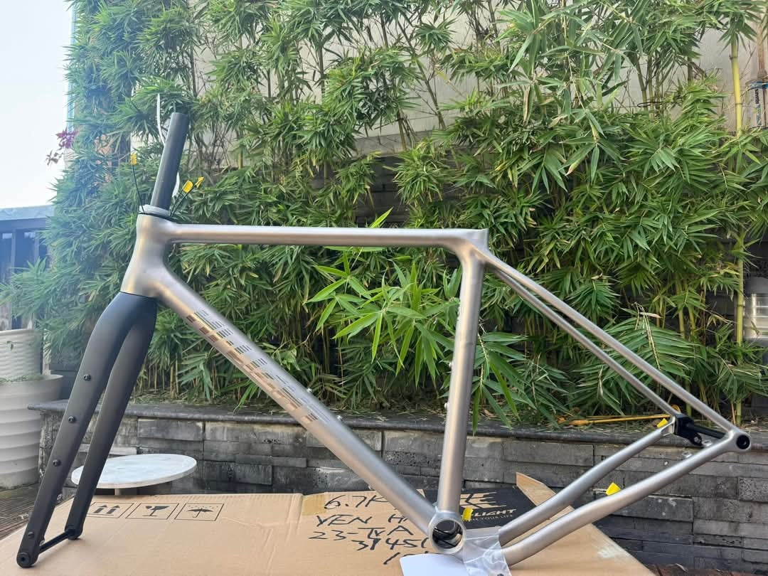titanium gravel bike frame Hi-Light G0 Titanium Gravel Frameset