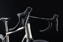 Load image into Gallery viewer, Hi-Light R8.1 Titanium frameset
