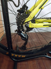 Load image into Gallery viewer, Dazzz MTB Medium (2nd Hand)
