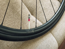 Load image into Gallery viewer, DTSWISS Wheelset WH-DT R470 DISC HG pair (2nd hand)
