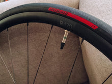 Load image into Gallery viewer, DTSWISS Wheelset WH-DT R470 DISC HG pair (2nd hand)
