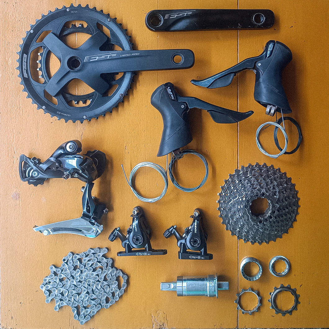 Shimano Sora Groupset with Disc brake caliper (flatmount) / FSA Vero Crankset with BB (2nd Hand)