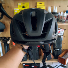 Load image into Gallery viewer, Oakley Aro5 Race MIPS helmet (BNEW - 2nd hand)
