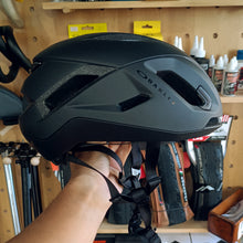 Load image into Gallery viewer, Oakley Aro5 Race MIPS helmet (BNEW - 2nd hand)
