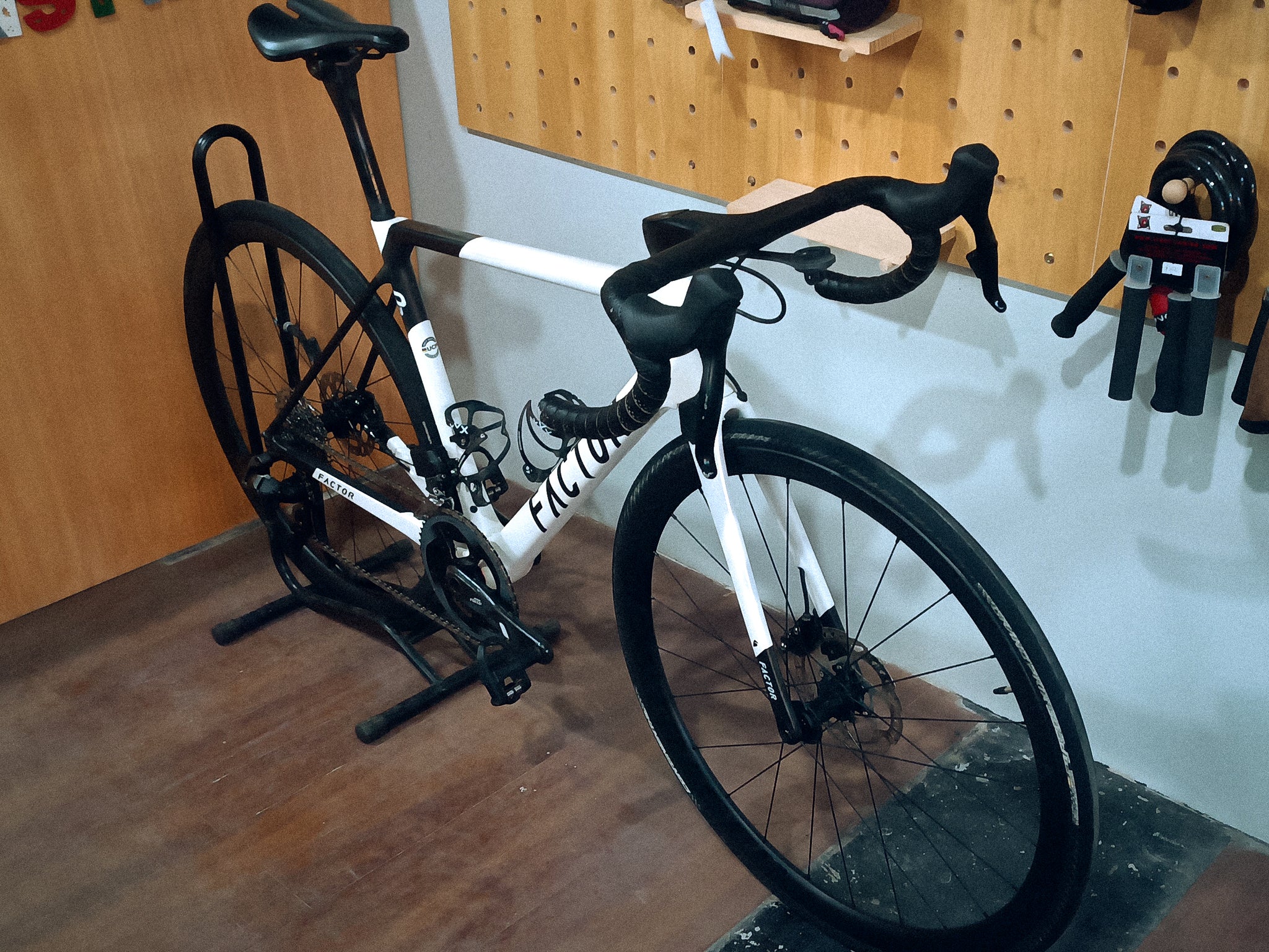 Factor O2 (Disc) size 52 (2nd Hand) – Villain Cycles PH