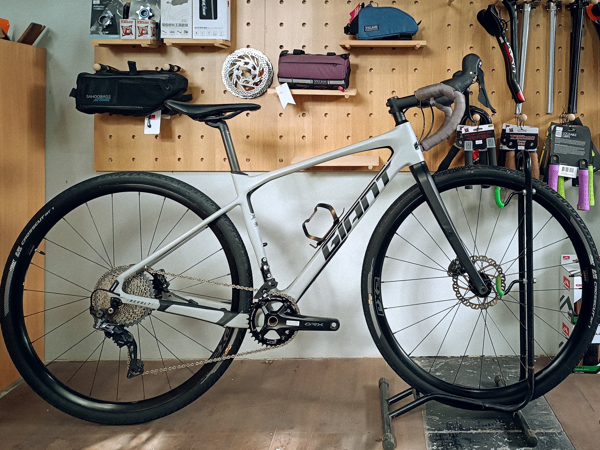 giant revolt advanced 1 gravel bike Giant Revolt Advanced 1 2021 size XS (2nd Hand) – Villain Cycles PH