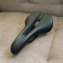 Load image into Gallery viewer, Bontrager Verse Saddle (2nd hand)
