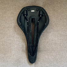 Load image into Gallery viewer, Bontrager Verse Saddle (2nd hand)
