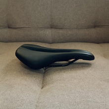 Load image into Gallery viewer, Bontrager Verse Saddle (2nd hand)
