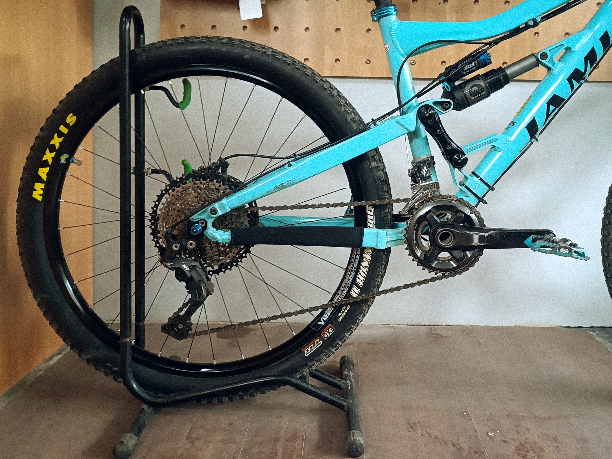 JAMIS DAKAR フルサスカスタム Don't misss this Jamis Dakar full-suspension bike on sale at its