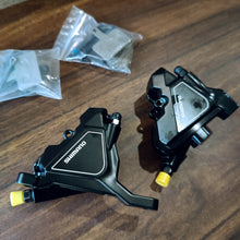 Load image into Gallery viewer, Shimano Altus BR-UR300 disc brake calliper, flat mount (2nd hand)
