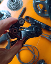 Load image into Gallery viewer, Shimano Dura-Ace R-9150 Di2 11-speed (2nd hand)
