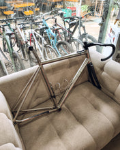 Load image into Gallery viewer, Van Nicholas Skeiron Titanium Road Disc Frame w/ Black Inc. Handlebar size 54 (2nd hand)
