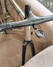 Load image into Gallery viewer, Van Nicholas Skeiron Titanium Road Disc Frame w/ Black Inc. Handlebar size 54 (2nd hand)
