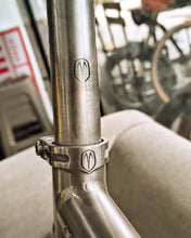 Load image into Gallery viewer, Van Nicholas Skeiron Titanium Road Disc Frame w/ Black Inc. Handlebar size 54 (2nd hand)

