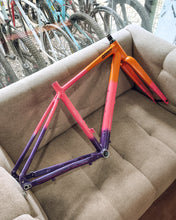 Load image into Gallery viewer, Traction Grrit Frameset XS with Carbon fork (2nd hand - repainted)
