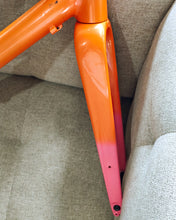 Load image into Gallery viewer, Traction Grrit Frameset XS with Carbon fork (2nd hand - repainted)
