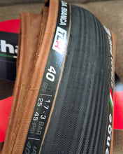 Load image into Gallery viewer, Challenge Tires Strada Bianca 700x40 (Tubeless ready)
