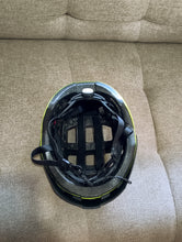 Load image into Gallery viewer, Lazer Compact DLX Helmet (2nd hand)
