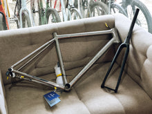 Load image into Gallery viewer, Hi-Light R8.1 Titanium frameset
