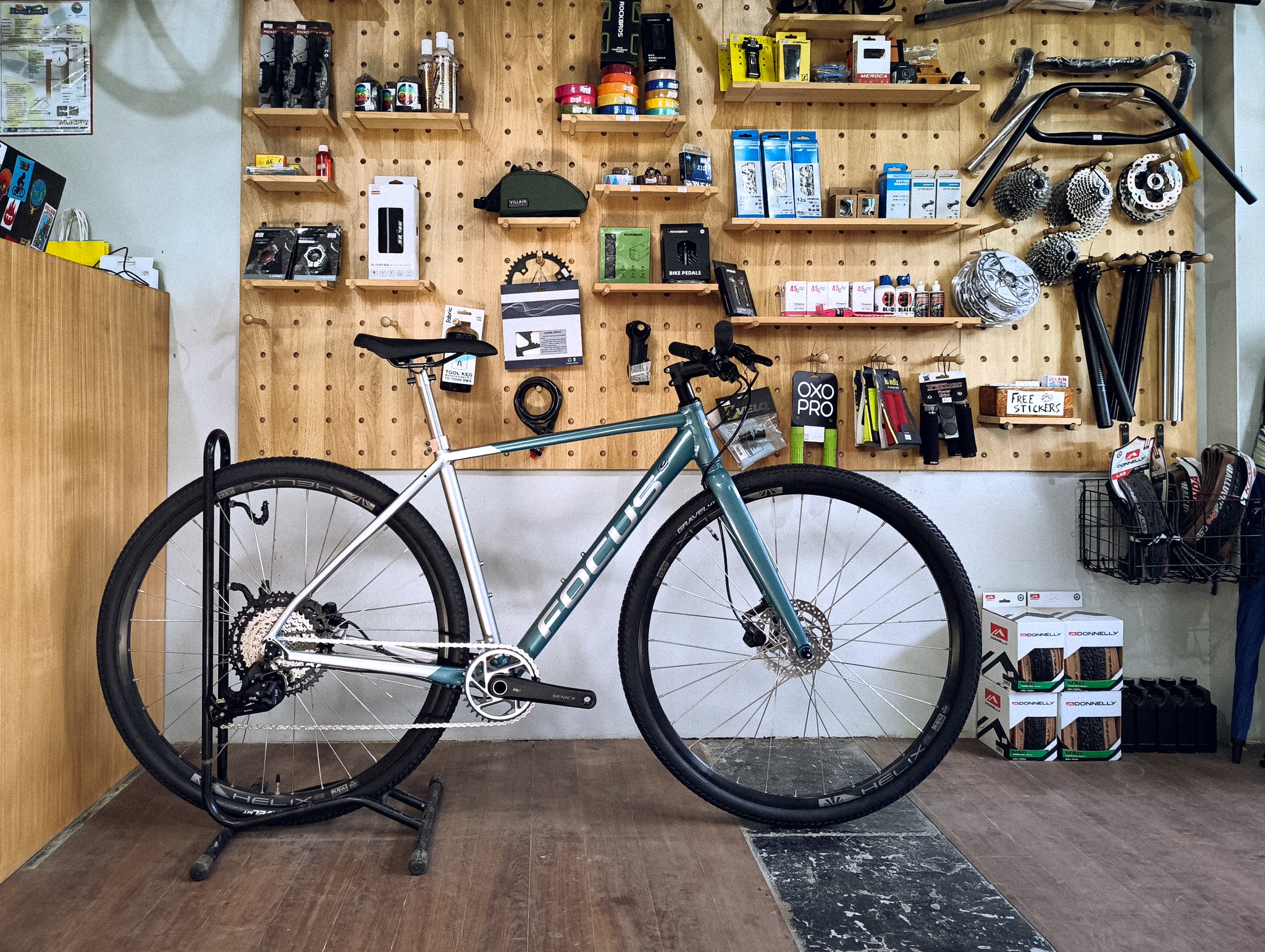 FOCUS Mares Flat Bar Silverado Surf – Villain Cycles PH