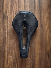 Load image into Gallery viewer, RYET 3D Printed Carbon Bike Saddle (2nd Hand)
