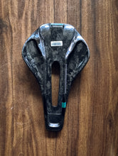 Load image into Gallery viewer, RYET 3D Printed Carbon Bike Saddle (2nd Hand)
