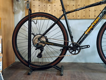 Load image into Gallery viewer, Traction Grrit Crouching Tiger size M
