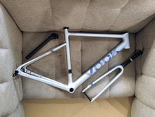 Load image into Gallery viewer, Vook V8 Frameset
