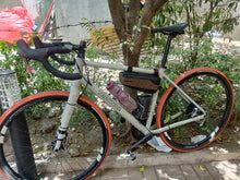 Load image into Gallery viewer, Traction Rover Stone Gray Frameset
