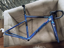 Load image into Gallery viewer, Pinewood Invasor size 50 Frameset (2nd Hand)
